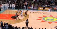 亨特扣翻+怒瞪文班却双方吃T😓NBA官方:取消文班的技犯😳