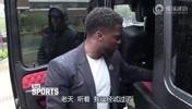 真亲了?此前哈特为76人招募詹皇:他说让我亲他的屁股😂